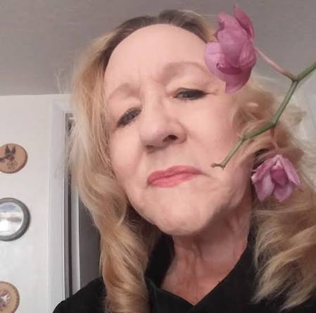 Carolyn B******